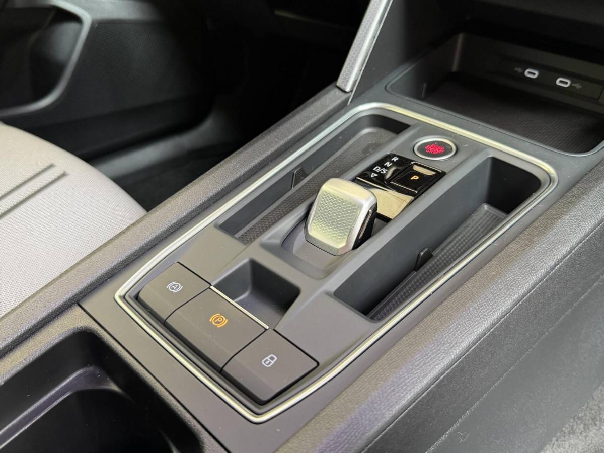 SEAT Leon Seat Leon ST 1.0 EcoTSI Style Business Intense Apple CarPlay/Android Auto | Achteruitrijcamera |  Adaptieve cruise control | Climate control | LED verlichting | Lichtmetalen velgen | Parkeersensoren voor en achter | Trekhaak afneembaar