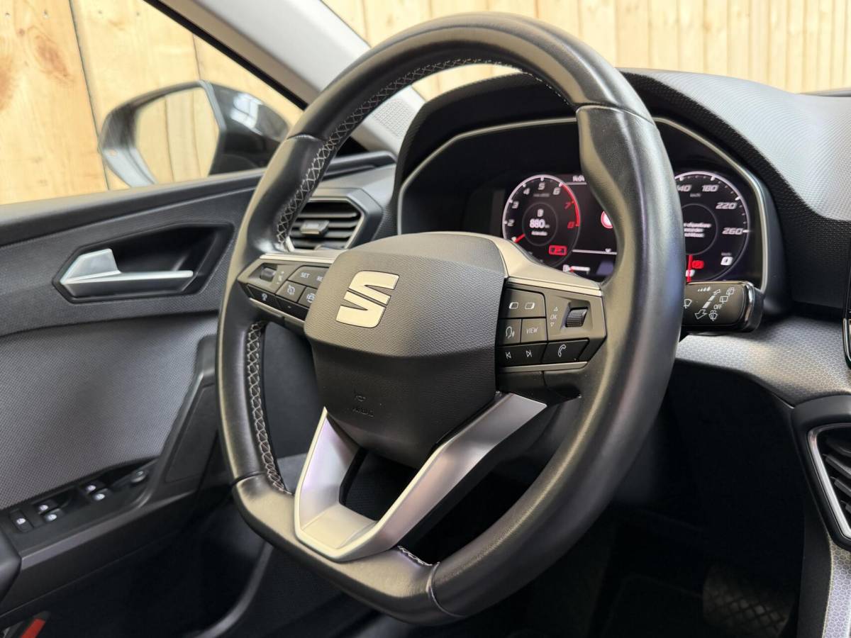 SEAT Leon Seat Leon ST 1.0 EcoTSI Style Business Intense Apple CarPlay/Android Auto | Achteruitrijcamera |  Adaptieve cruise control | Climate control | LED verlichting | Lichtmetalen velgen | Parkeersensoren voor en achter | Trekhaak afneembaar