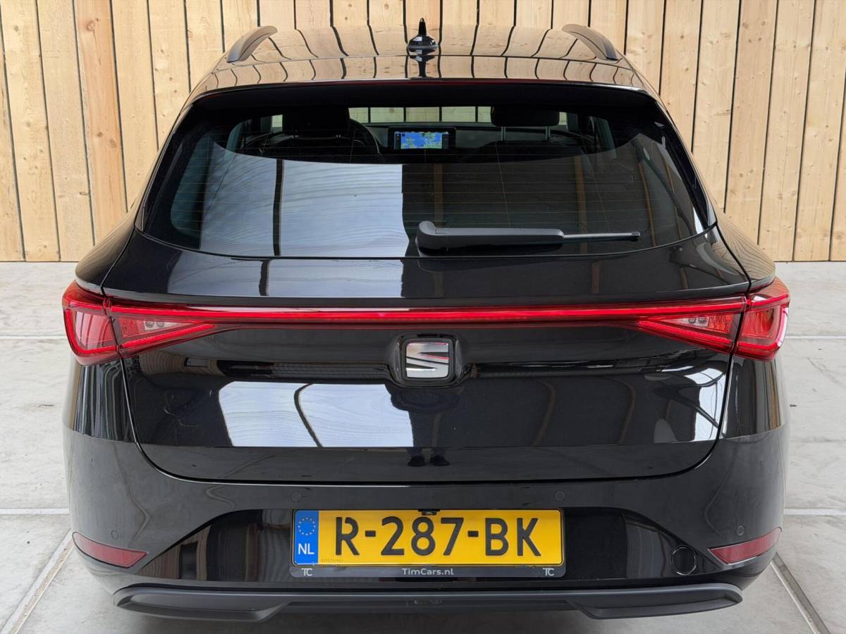 SEAT Leon Seat Leon ST 1.0 EcoTSI Style Business Intense Apple CarPlay/Android Auto | Achteruitrijcamera |  Adaptieve cruise control | Climate control | LED verlichting | Lichtmetalen velgen | Parkeersensoren voor en achter | Trekhaak afneembaar