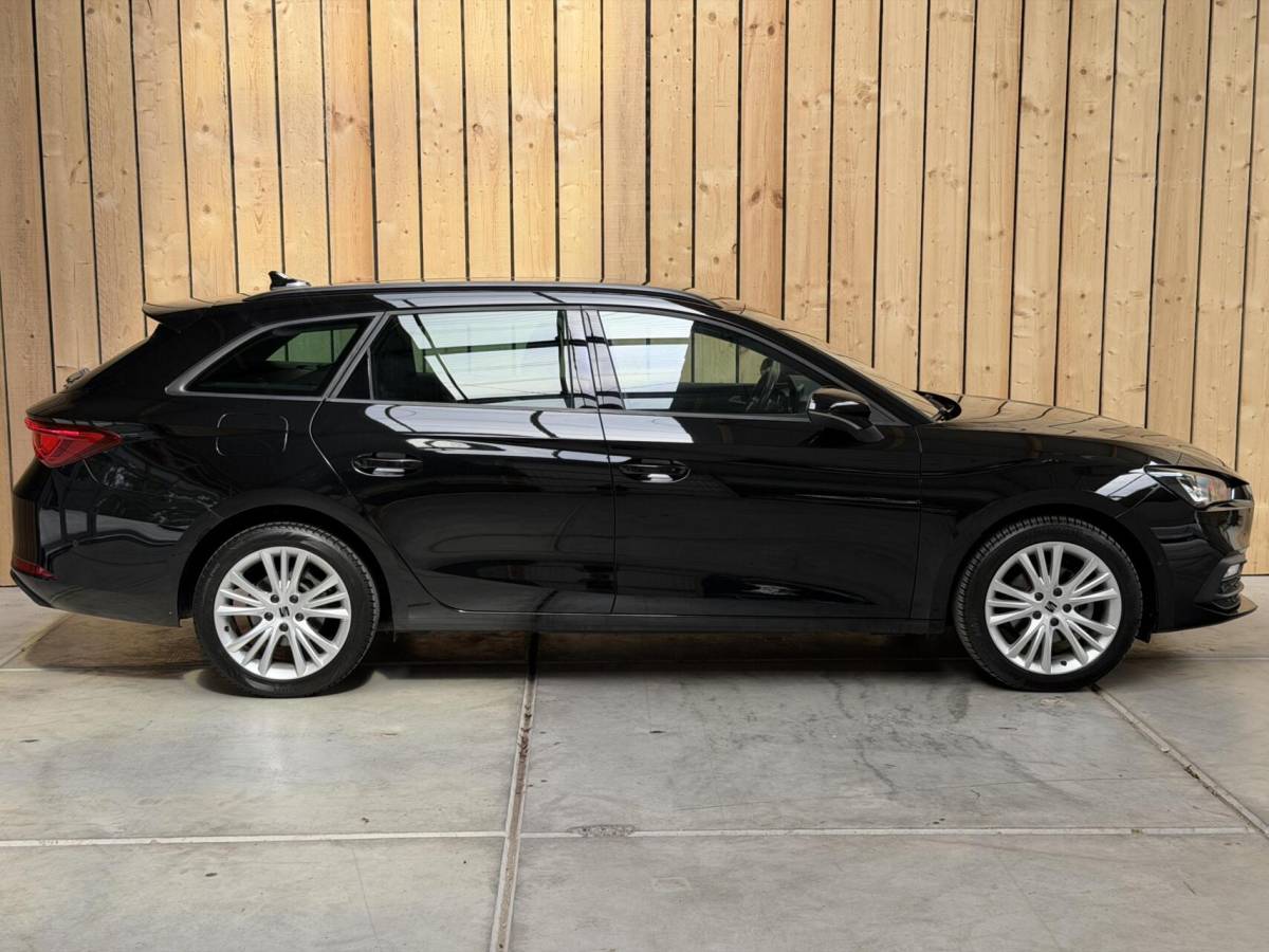 SEAT Leon Seat Leon ST 1.0 EcoTSI Style Business Intense Apple CarPlay/Android Auto | Achteruitrijcamera |  Adaptieve cruise control | Climate control | LED verlichting | Lichtmetalen velgen | Parkeersensoren voor en achter | Trekhaak afneembaar