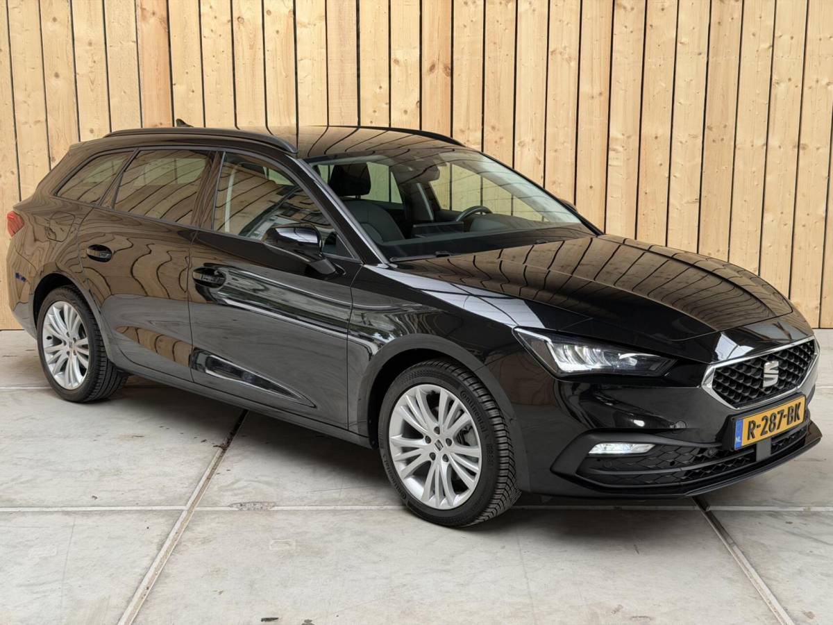 SEAT Leon Seat Leon ST 1.0 EcoTSI Style Business Intense Apple CarPlay/Android Auto | Achteruitrijcamera |  Adaptieve cruise control | Climate control | LED verlichting | Lichtmetalen velgen | Parkeersensoren voor en achter | Trekhaak afneembaar