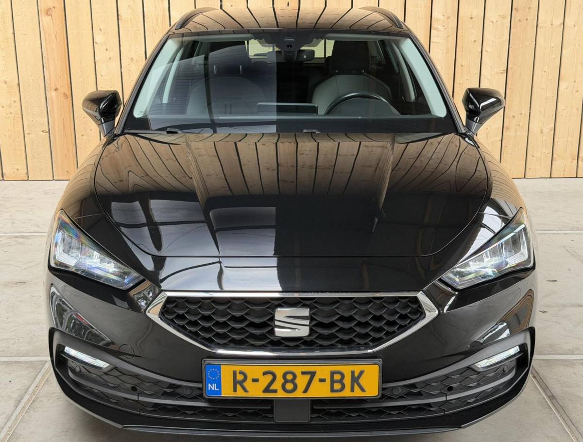 SEAT Leon Seat Leon ST 1.0 EcoTSI Style Business Intense Apple CarPlay/Android Auto | Achteruitrijcamera |  Adaptieve cruise control | Climate control | LED verlichting | Lichtmetalen velgen | Parkeersensoren voor en achter | Trekhaak afneembaar