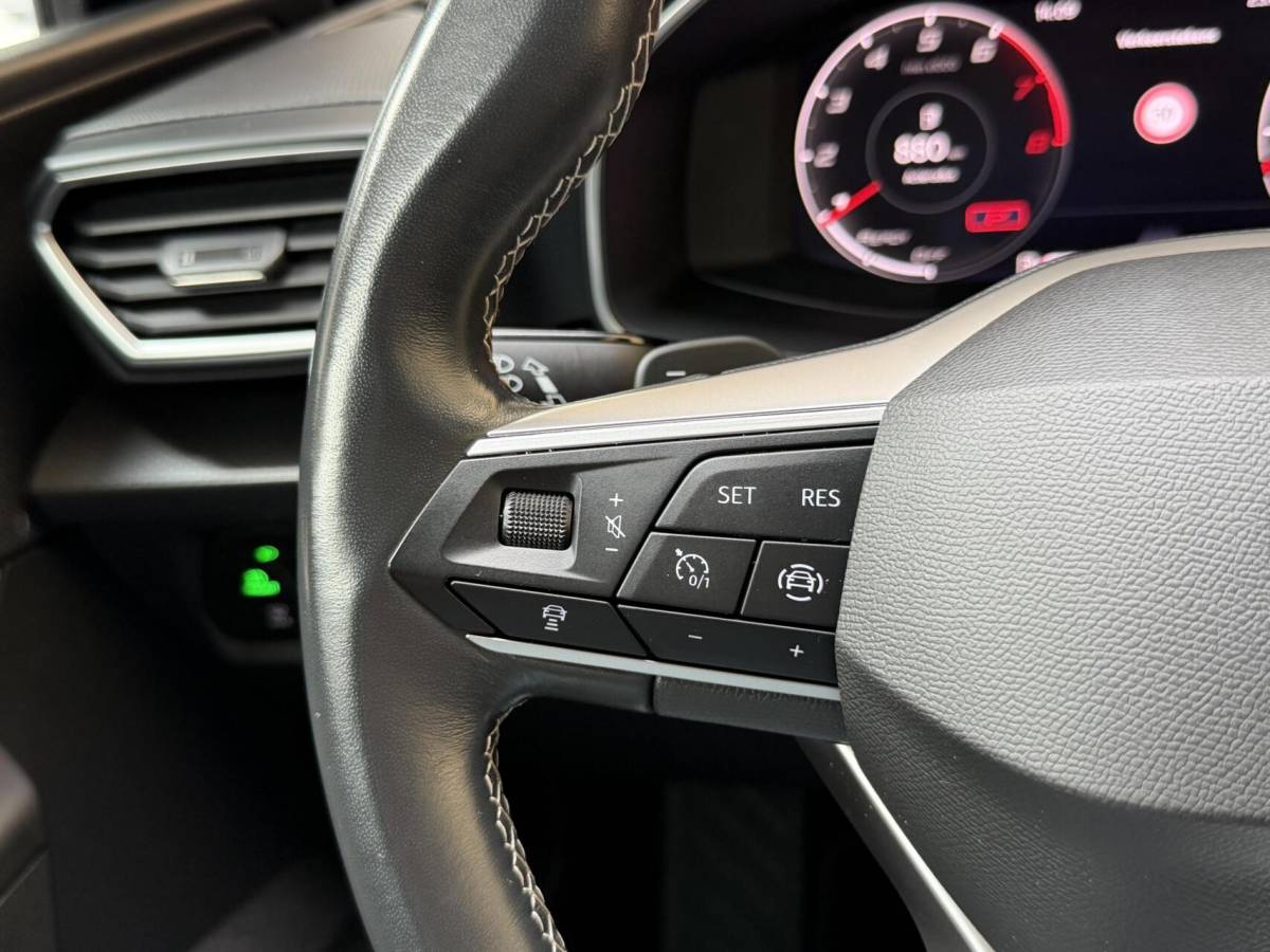 SEAT Leon Seat Leon ST 1.0 EcoTSI Style Business Intense Apple CarPlay/Android Auto | Achteruitrijcamera |  Adaptieve cruise control | Climate control | LED verlichting | Lichtmetalen velgen | Parkeersensoren voor en achter | Trekhaak afneembaar
