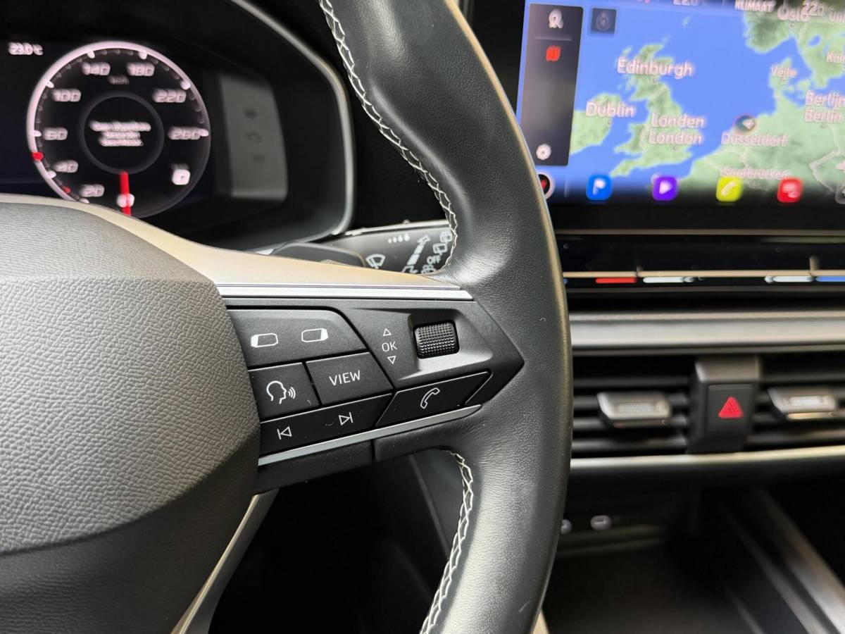 SEAT Leon Seat Leon ST 1.0 EcoTSI Style Business Intense Apple CarPlay/Android Auto | Achteruitrijcamera |  Adaptieve cruise control | Climate control | LED verlichting | Lichtmetalen velgen | Parkeersensoren voor en achter | Trekhaak afneembaar