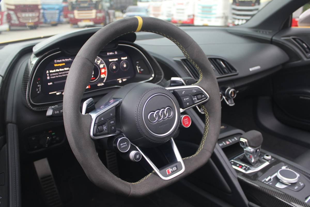 Audi R8 Audi R8 Spyder 5.2 Performance Quattro 620pk | Capristo | Bucket seats | Vegas yellow Matt