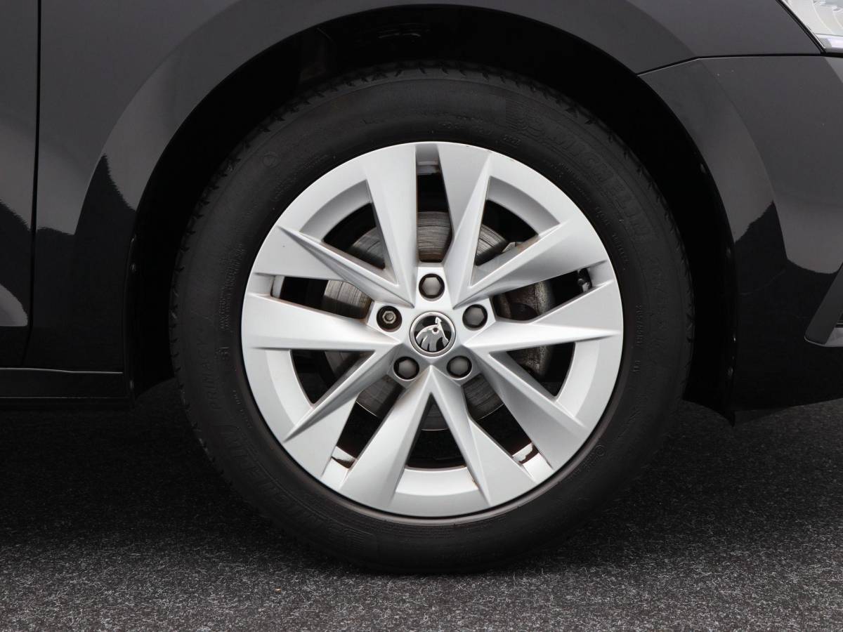Škoda Octavia Skoda Octavia Combi 1.0 TSi Business Edition Plus 110 Pk | Adaptive Cruise | Elektrische Achterklep | Stoelverwarming | Navigatie | Privacy Glass | 17 Inch