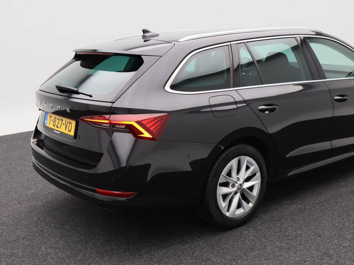 Škoda Octavia Skoda Octavia Combi 1.0 TSi Business Edition Plus 110 Pk | Adaptive Cruise | Elektrische Achterklep | Stoelverwarming | Navigatie | Privacy Glass | 17 Inch