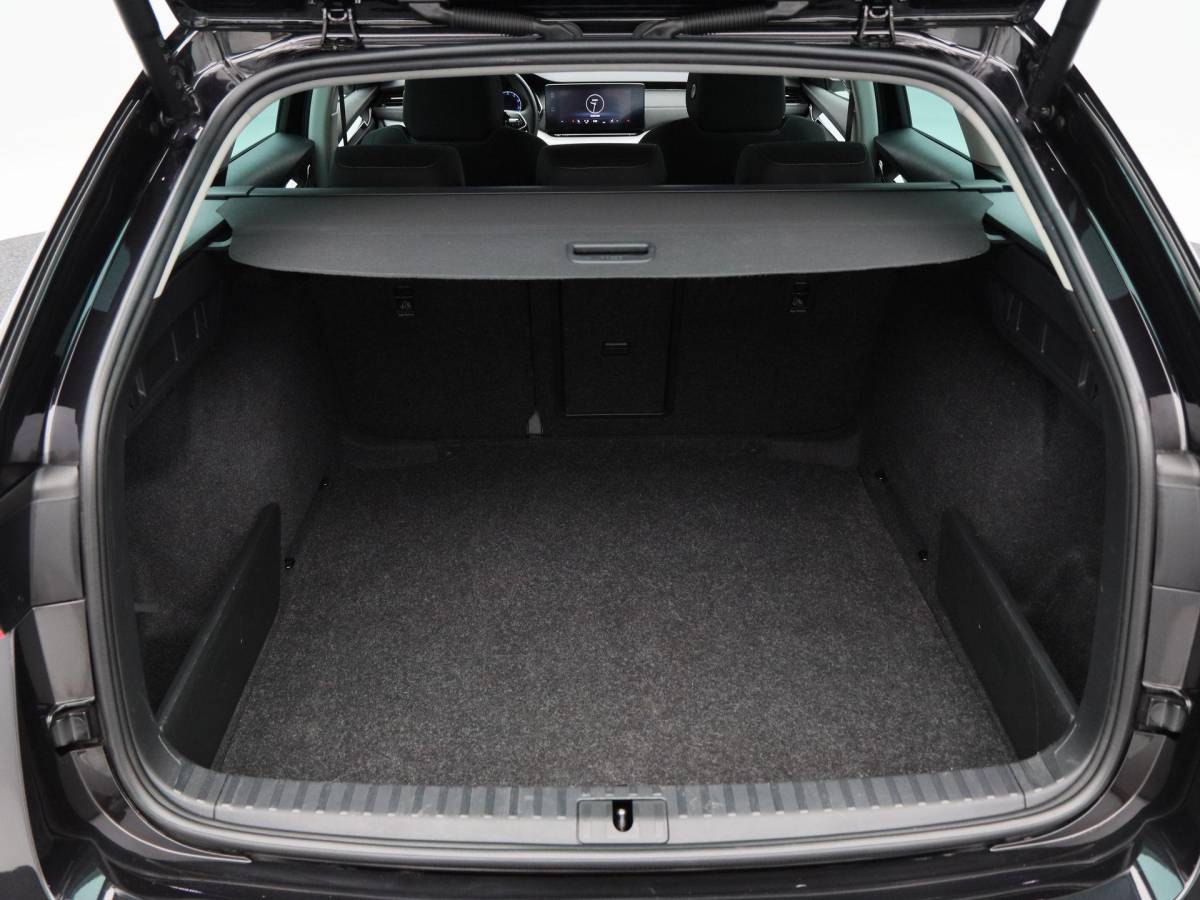 Škoda Octavia Skoda Octavia Combi 1.0 TSi Business Edition Plus 110 Pk | Adaptive Cruise | Elektrische Achterklep | Stoelverwarming | Navigatie | Privacy Glass | 17 Inch