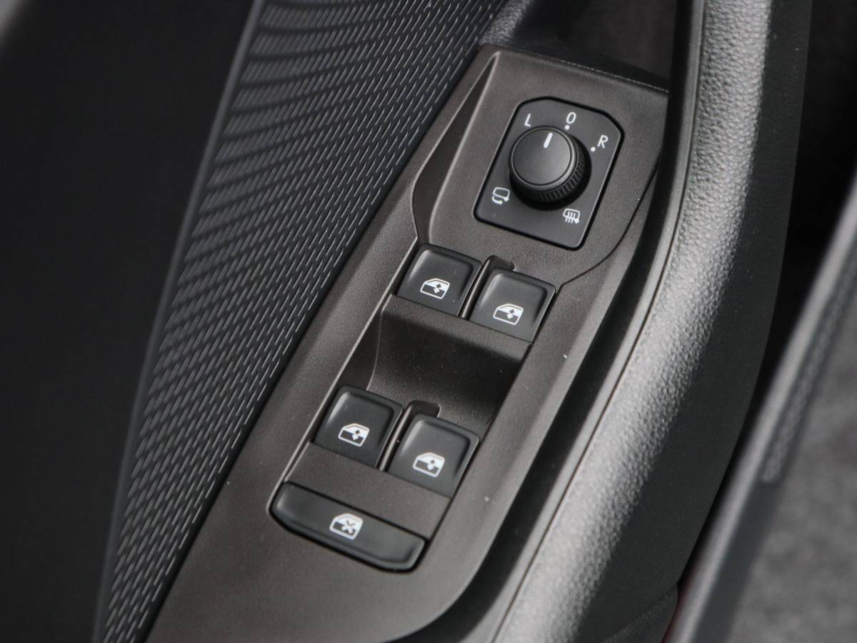 Škoda Octavia Skoda Octavia Combi 1.0 TSi Business Edition Plus 110 Pk | Adaptive Cruise | Elektrische Achterklep | Stoelverwarming | Navigatie | Privacy Glass | 17 Inch