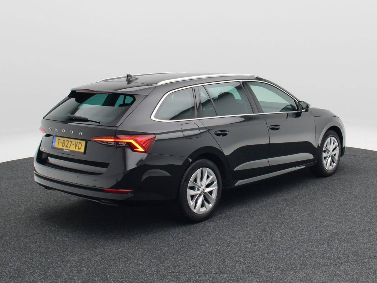 Škoda Octavia Skoda Octavia Combi 1.0 TSi Business Edition Plus 110 Pk | Adaptive Cruise | Elektrische Achterklep | Stoelverwarming | Navigatie | Privacy Glass | 17 Inch