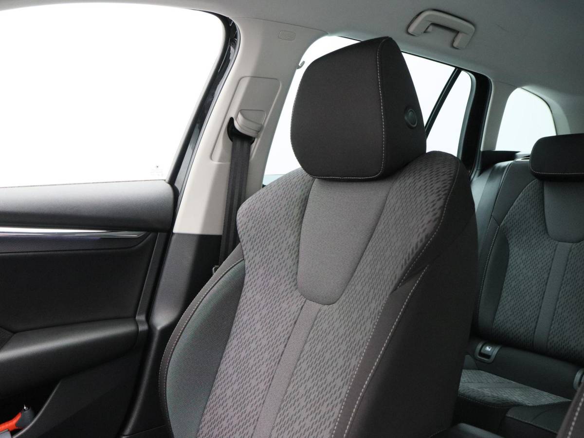 Škoda Octavia Skoda Octavia Combi 1.0 TSi Business Edition Plus 110 Pk | Adaptive Cruise | Elektrische Achterklep | Stoelverwarming | Navigatie | Privacy Glass | 17 Inch