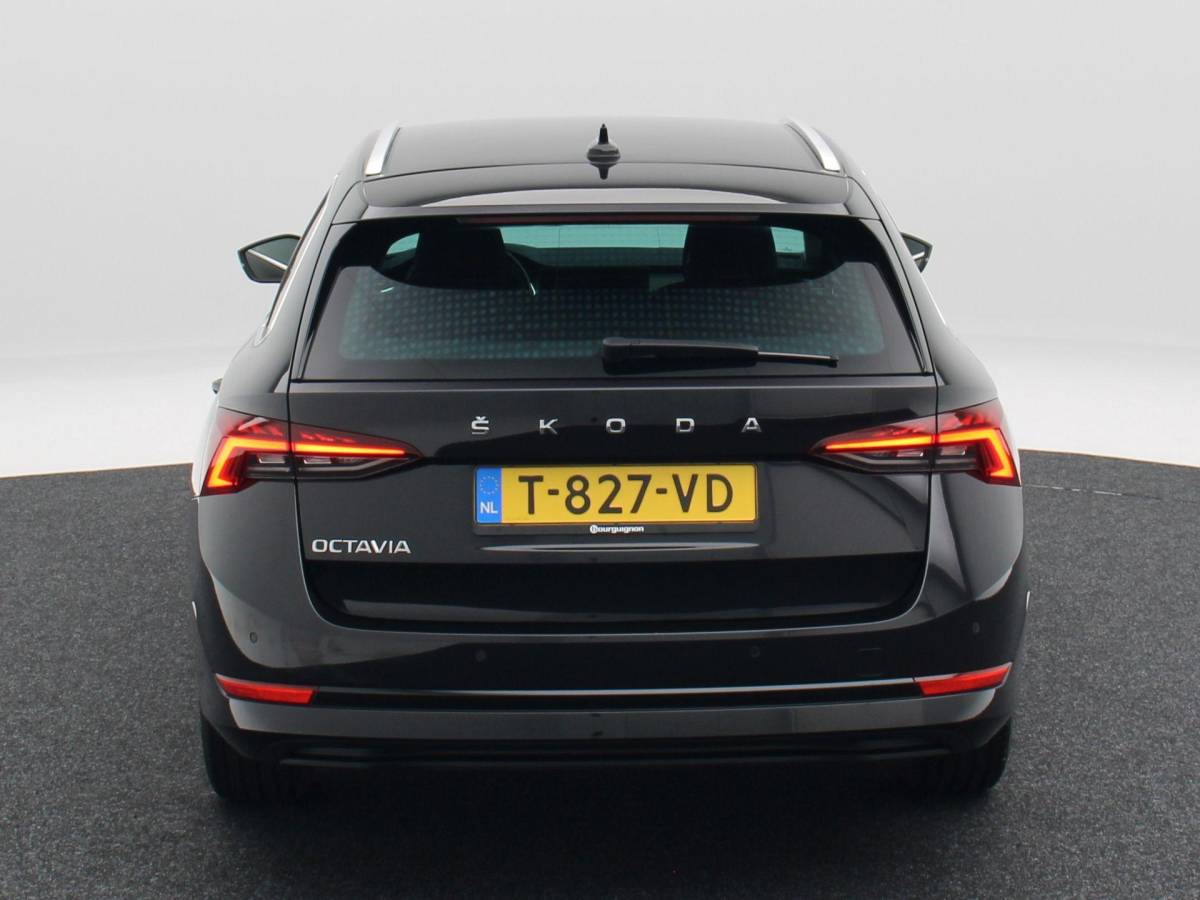 Škoda Octavia Skoda Octavia Combi 1.0 TSi Business Edition Plus 110 Pk | Adaptive Cruise | Elektrische Achterklep | Stoelverwarming | Navigatie | Privacy Glass | 17 Inch