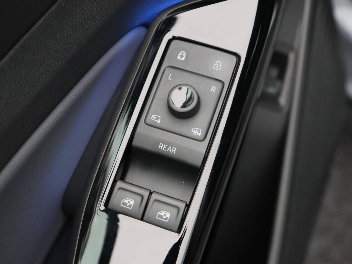 Volkswagen ID.4 Volkswagen ID.4 Pro 77 kWh 204 Pk | Trekhaak | 19 Inch | 360 Camera | Stoelverwarming | Adaptive Cruise | 101.358 Km!!