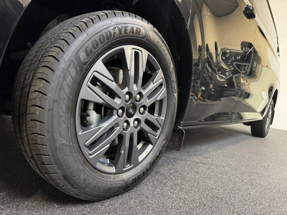 Ford Transit Custom Ford Transit Custom 320 2.0 TDCI L2H1 Limited Automaat Nieuw Model Airco Navigatie Cruise control Trekhaak