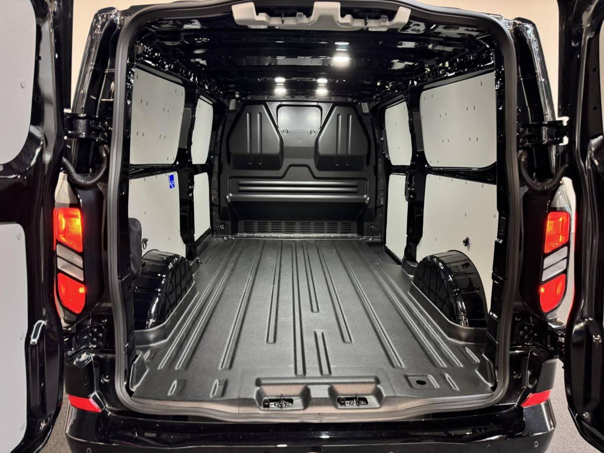 Ford Transit Custom Ford Transit Custom 320 2.0 TDCI L2H1 Limited Automaat Nieuw Model Airco Navigatie Cruise control Trekhaak