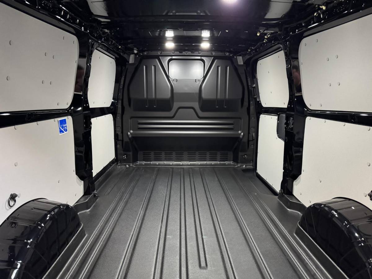 Ford Transit Custom Ford Transit Custom 320 2.0 TDCI L2H1 Limited Automaat Nieuw Model Airco Navigatie Cruise control Trekhaak