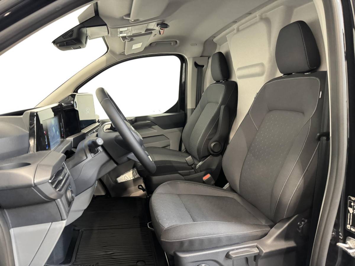 Ford Transit Custom Ford Transit Custom 320 2.0 TDCI L2H1 Limited Automaat Nieuw Model Airco Navigatie Cruise control Trekhaak