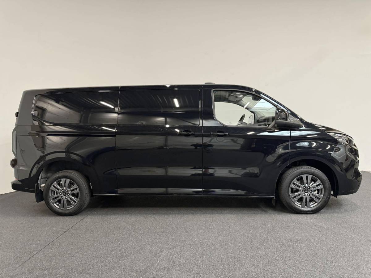 Ford Transit Custom Ford Transit Custom 320 2.0 TDCI L2H1 Limited Automaat Nieuw Model Airco Navigatie Cruise control Trekhaak