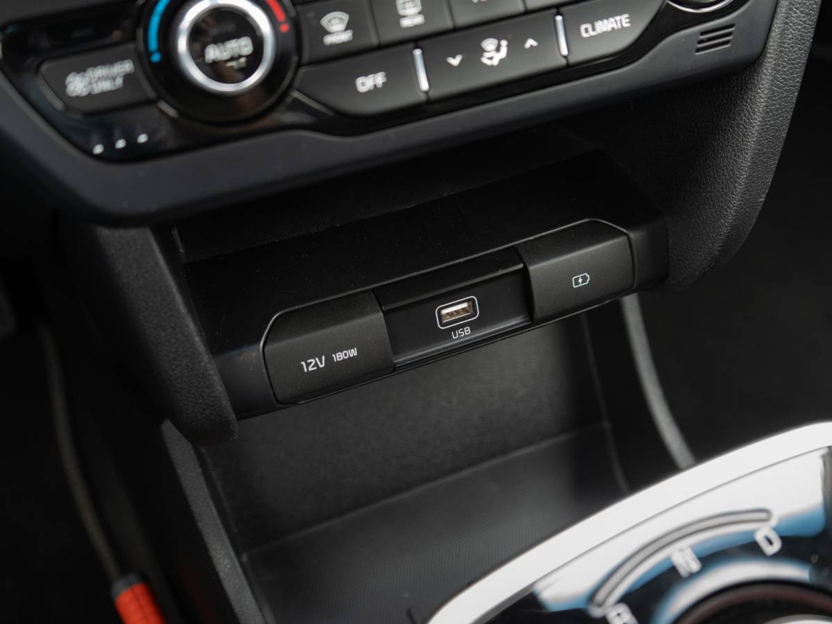 Kia e-Niro Kia e-Niro DynamicLine 64 kWh  | trekhaak |