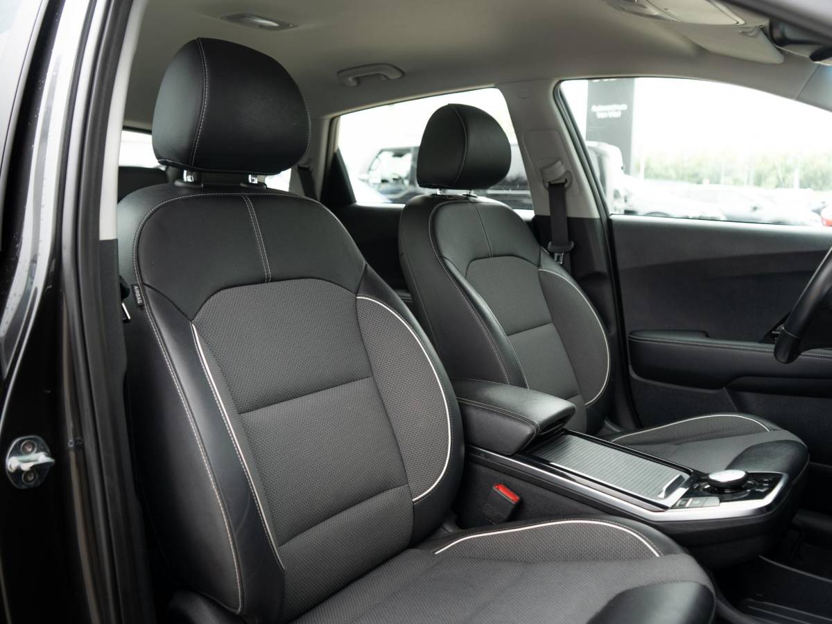 Kia e-Niro Kia e-Niro DynamicLine 64 kWh  | trekhaak |