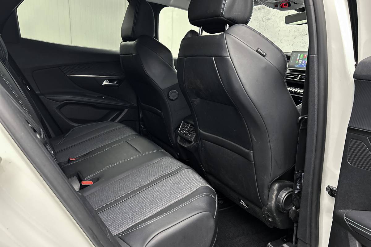 Peugeot 3008 Peugeot 3008 1.6 HYbrid 225 Allure | Camera | Half lederen bekleding | LED koplampen