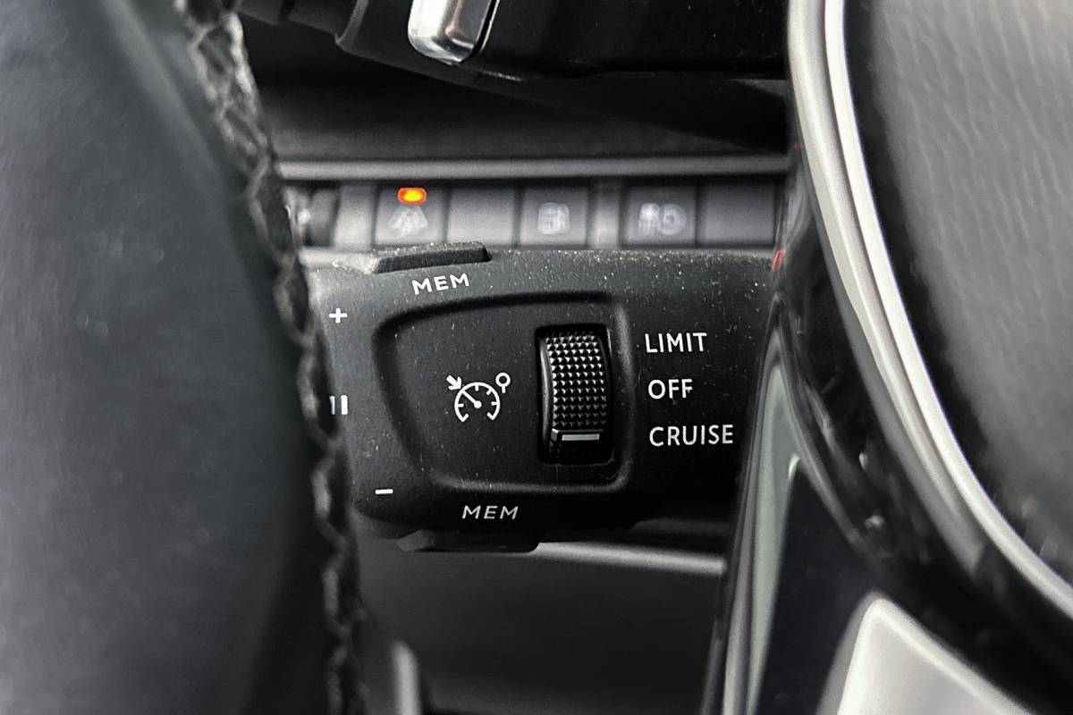 Peugeot 3008 Peugeot 3008 1.6 HYbrid 225 Allure | Camera | Half lederen bekleding | LED koplampen