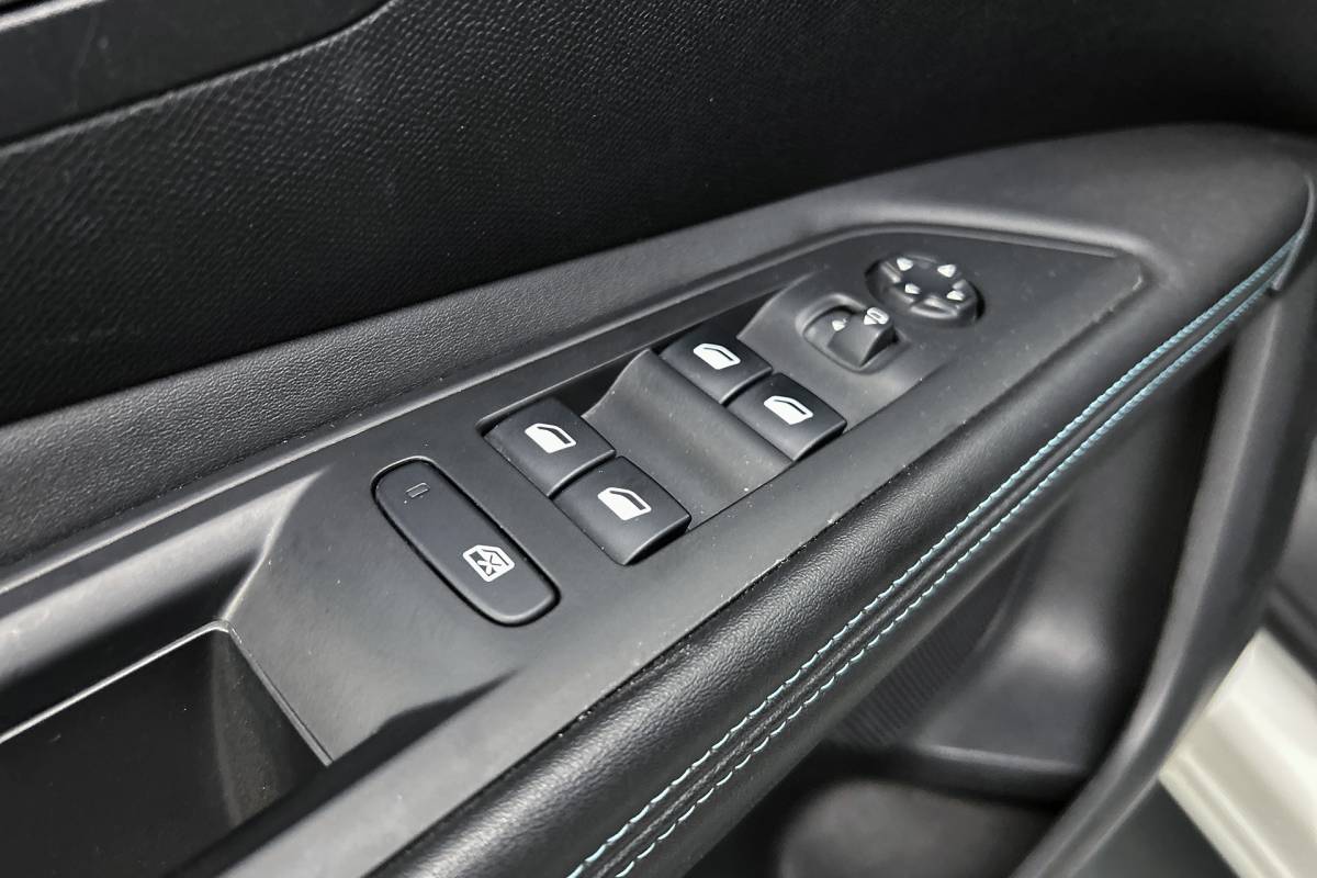 Peugeot 3008 Peugeot 3008 1.6 HYbrid 225 Allure | Camera | Half lederen bekleding | LED koplampen