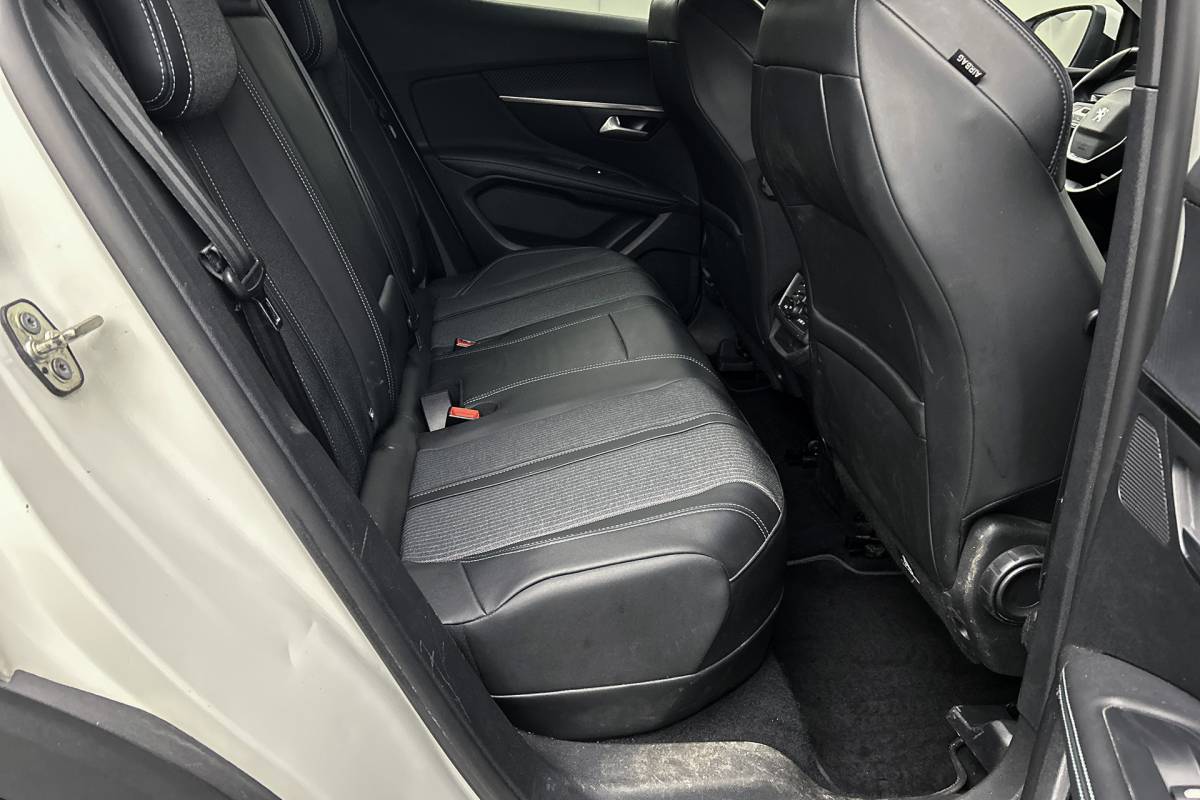 Peugeot 3008 Peugeot 3008 1.6 HYbrid 225 Allure | Camera | Half lederen bekleding | LED koplampen