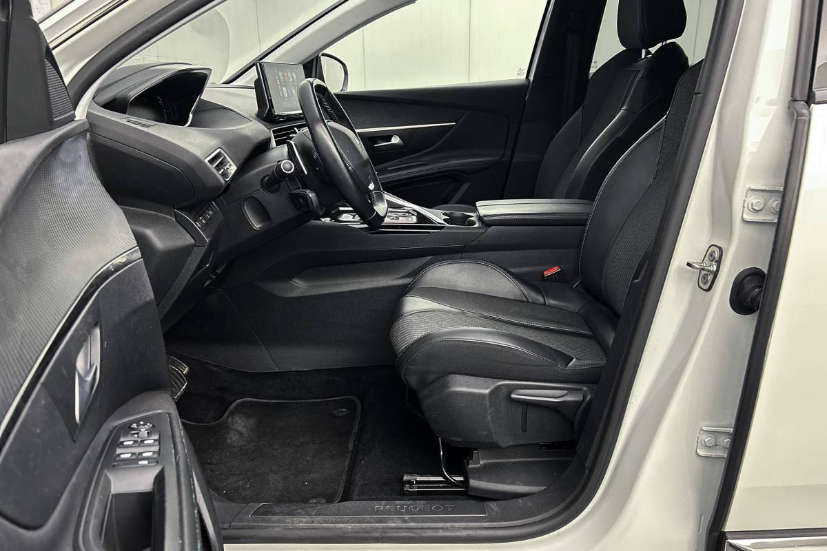 Peugeot 3008 Peugeot 3008 1.6 HYbrid 225 Allure | Camera | Half lederen bekleding | LED koplampen