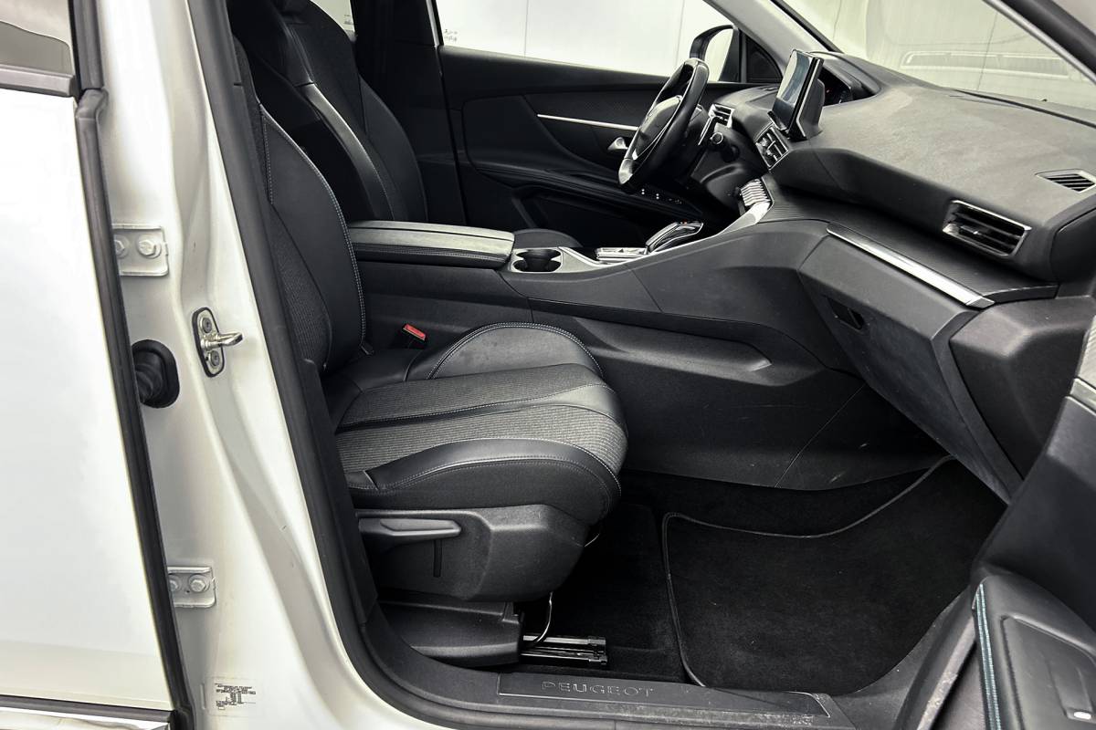 Peugeot 3008 Peugeot 3008 1.6 HYbrid 225 Allure | Camera | Half lederen bekleding | LED koplampen