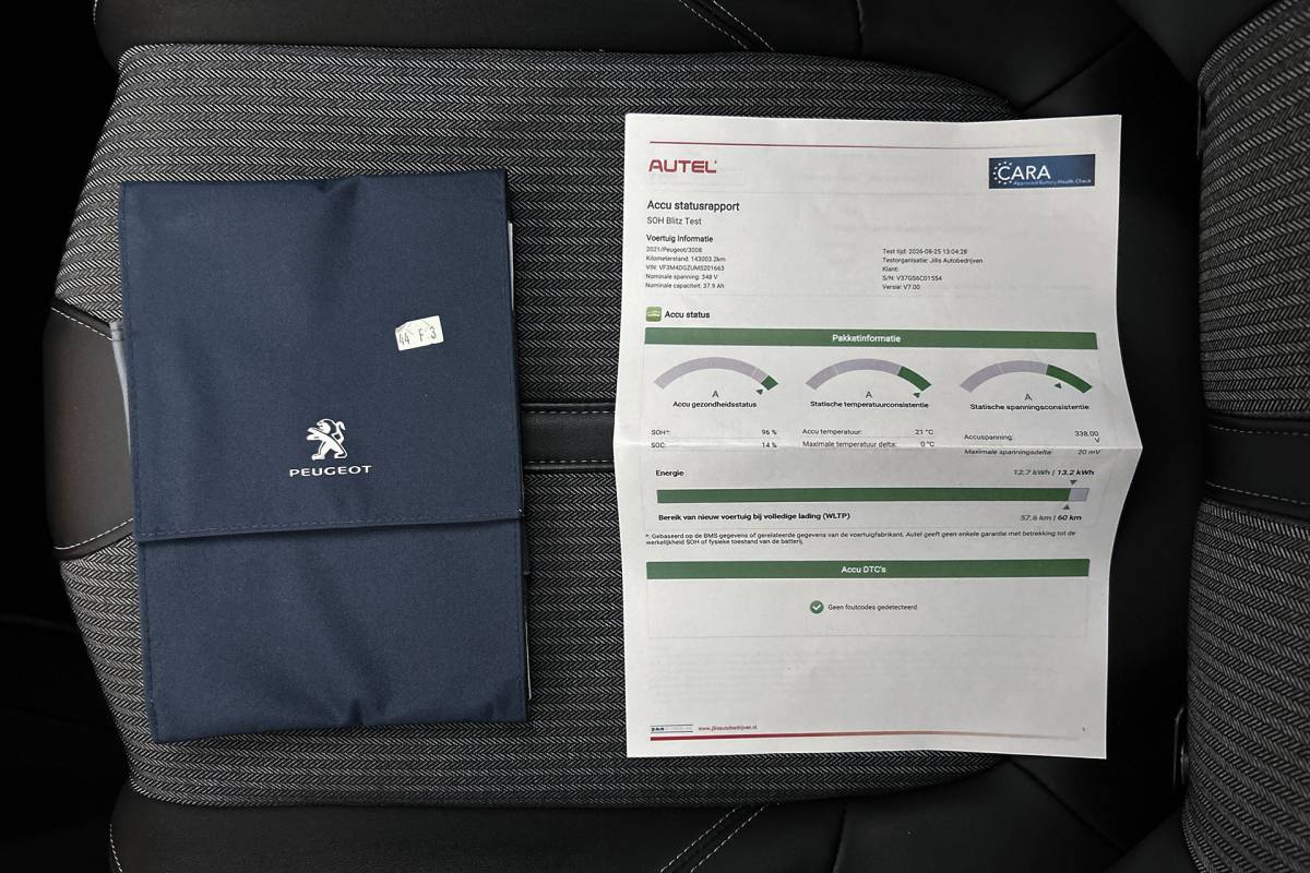 Peugeot 3008 Peugeot 3008 1.6 HYbrid 225 Allure | Camera | Half lederen bekleding | LED koplampen