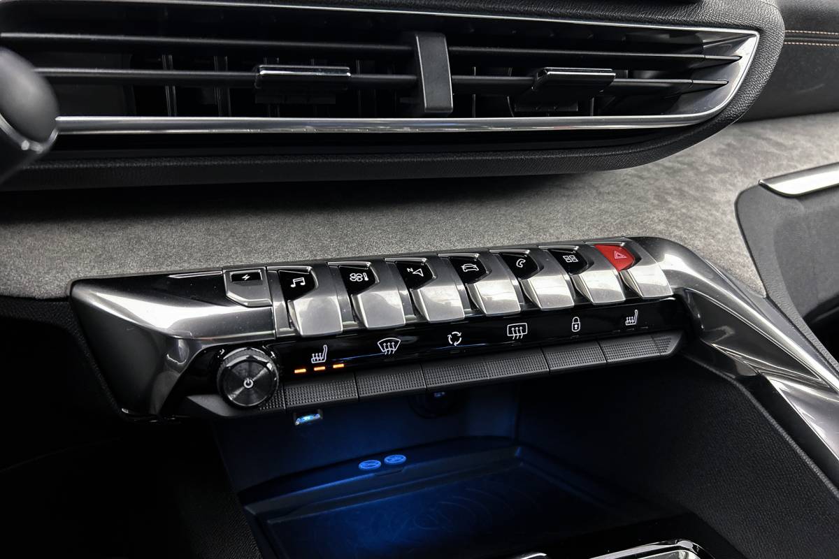 Peugeot 3008 Peugeot 3008 1.6 HYbrid4 300 Première | Camera | Stoelverwarming | LED