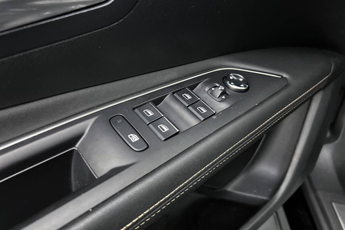 Peugeot 3008 Peugeot 3008 1.6 HYbrid4 300 Première | Camera | Stoelverwarming | LED