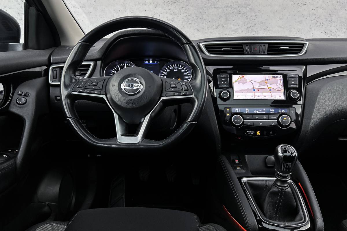 Nissan QASHQAI Nissan Qashqai 1.3 DIG-T Design Edition | Panoramadak | Camera | Apple Carplay