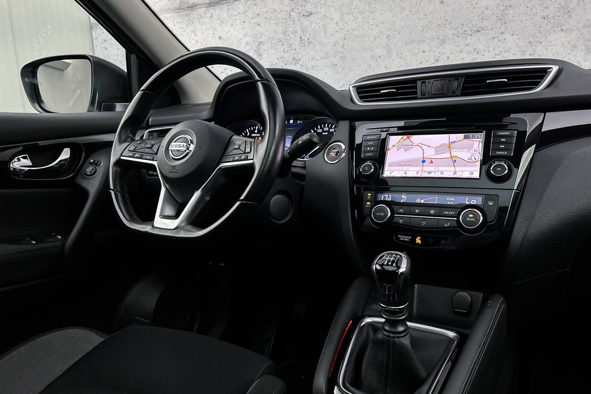 Nissan QASHQAI Nissan Qashqai 1.3 DIG-T Design Edition | Panoramadak | Camera | Apple Carplay