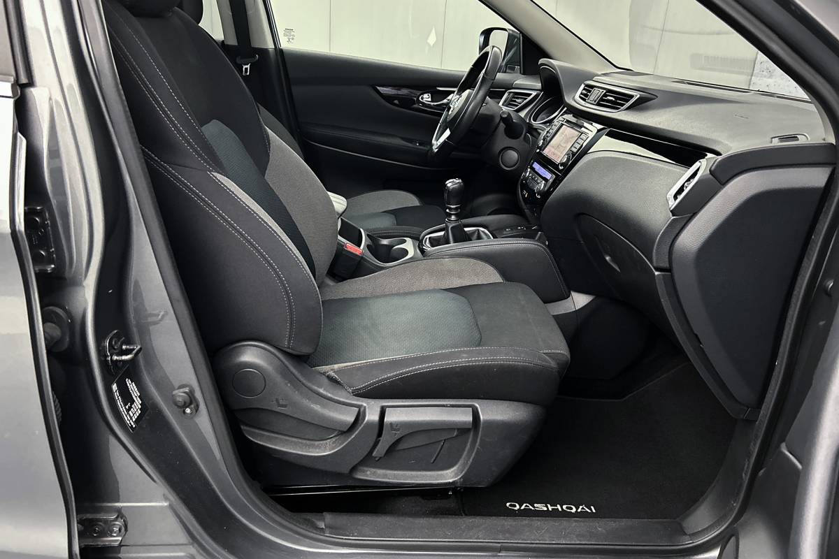 Nissan QASHQAI Nissan Qashqai 1.3 DIG-T Design Edition | Panoramadak | Camera | Apple Carplay