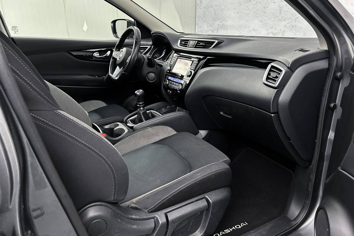 Nissan QASHQAI Nissan Qashqai 1.3 DIG-T Design Edition | Panoramadak | Camera | Apple Carplay