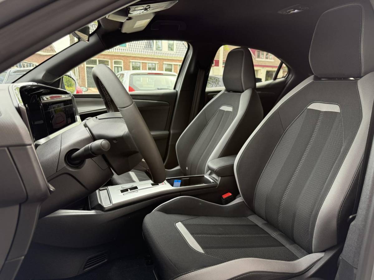 Opel Mokka-e Opel Mokka Electric GS 54 kWh | Two Tone | Achteruitrijcamera | Facelift model | Apple Carplay/Android Auto | LED | Privacy Glass