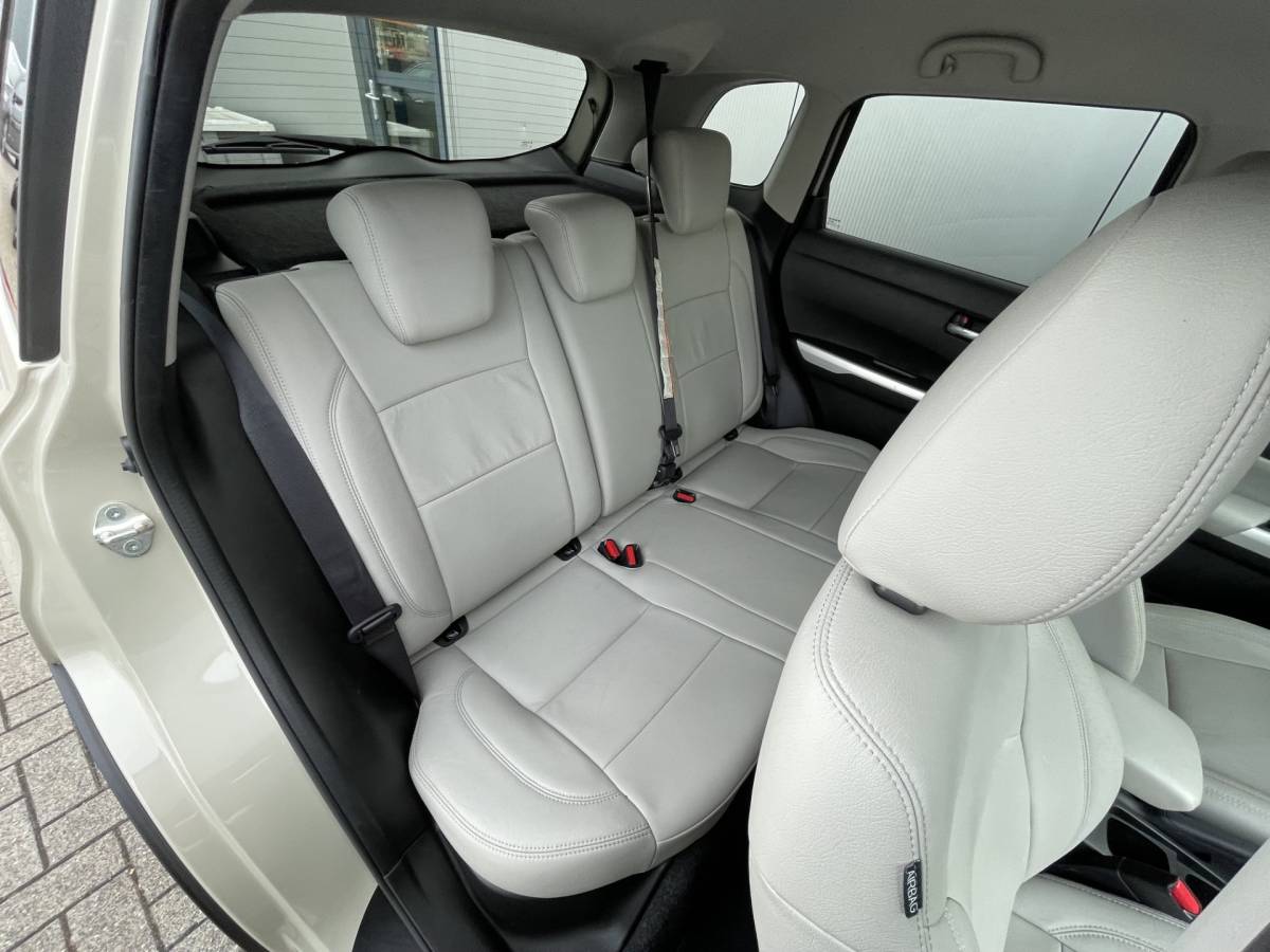 Suzuki Vitara Suzuki Vitara 1.6 Exclusive Automaat Navigatie, Climate Control, Adaptive Cruise Control, Leder, Trekhaak, Achteruitrijcamera