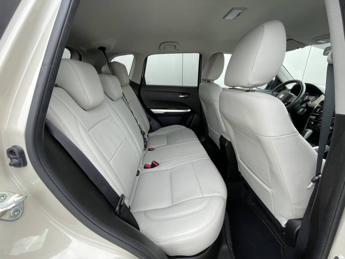 Suzuki Vitara Suzuki Vitara 1.6 Exclusive Automaat Navigatie, Climate Control, Adaptive Cruise Control, Leder, Trekhaak, Achteruitrijcamera