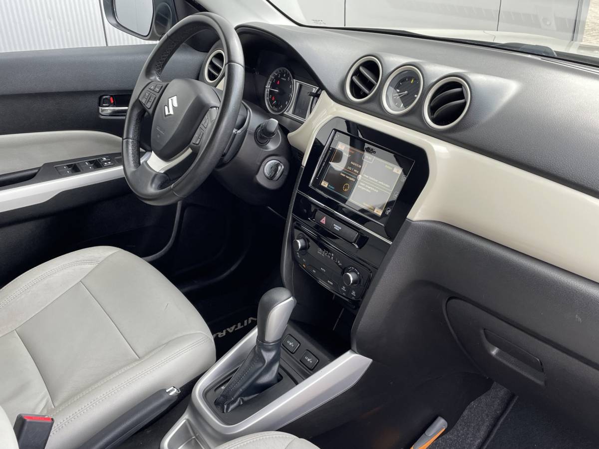 Suzuki Vitara Suzuki Vitara 1.6 Exclusive Automaat Navigatie, Climate Control, Adaptive Cruise Control, Leder, Trekhaak, Achteruitrijcamera