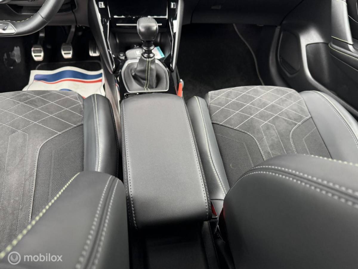 Peugeot 208 Peugeot 208 1.2 PureTech GT Pack Camera Adapt-Cruise Bomvol!