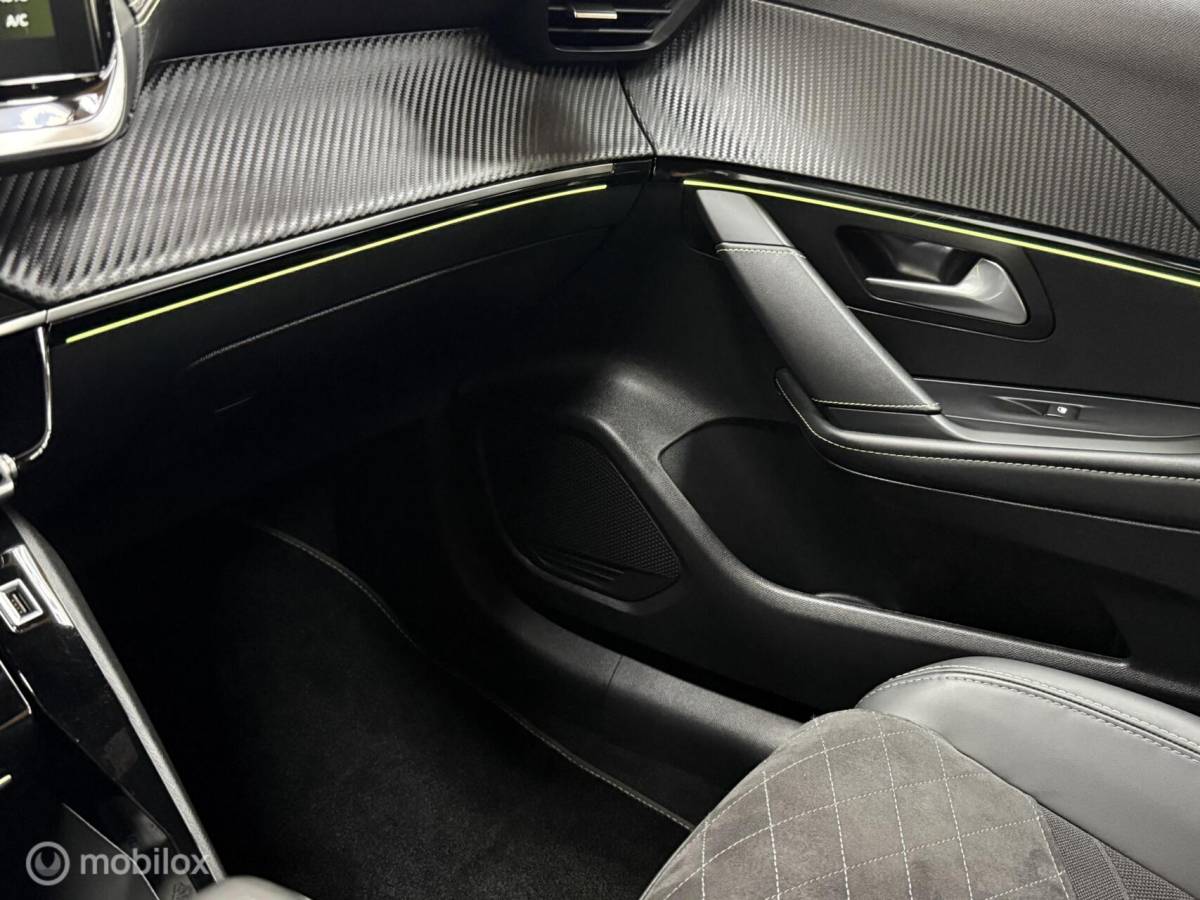 Peugeot 208 Peugeot 208 1.2 PureTech GT Pack Camera Adapt-Cruise Bomvol!