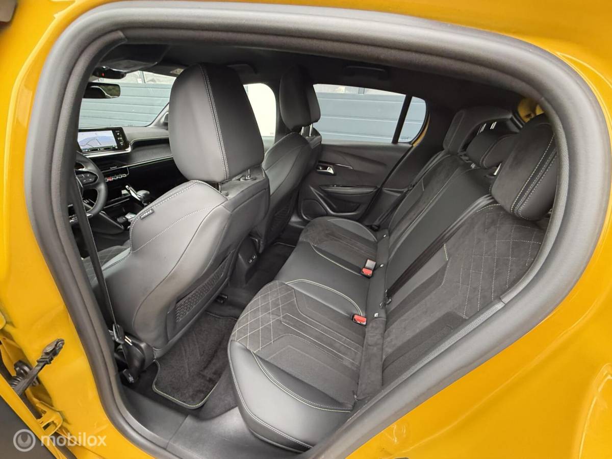 Peugeot 208 Peugeot 208 1.2 PureTech GT Pack Camera Adapt-Cruise Bomvol!