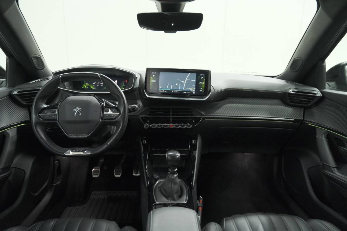 Peugeot 2008 Peugeot 2008 PureTech 130 GT Pack | Leer-Pakket | Dodehoekdetectie | Camera | Navigatie