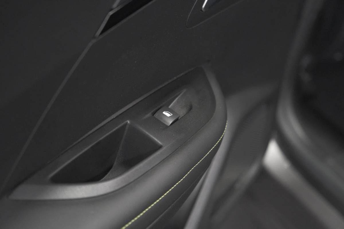 Peugeot 2008 Peugeot 2008 PureTech 130 GT Pack | Leer-Pakket | Dodehoekdetectie | Camera | Navigatie