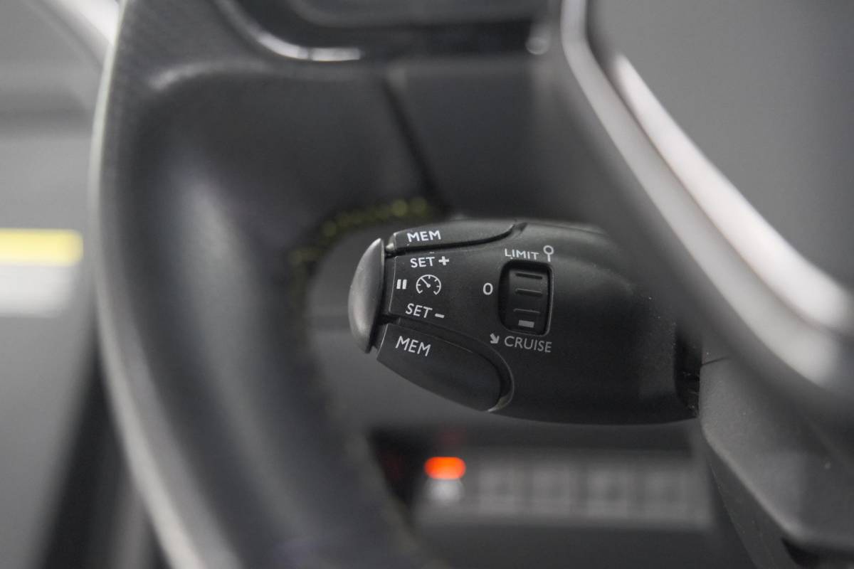 Peugeot 2008 Peugeot 2008 PureTech 130 GT Pack | Leer-Pakket | Dodehoekdetectie | Camera | Navigatie