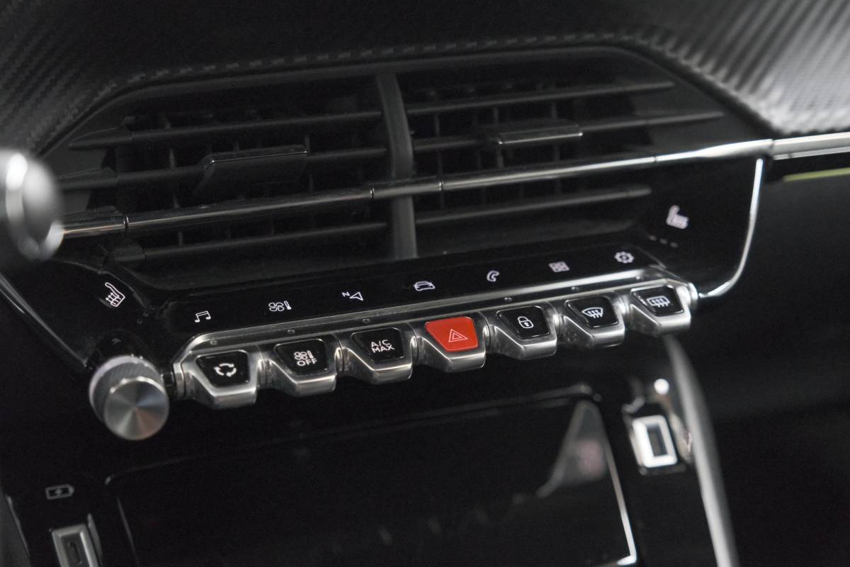Peugeot 2008 Peugeot 2008 PureTech 130 GT Pack | Leer-Pakket | Dodehoekdetectie | Camera | Navigatie