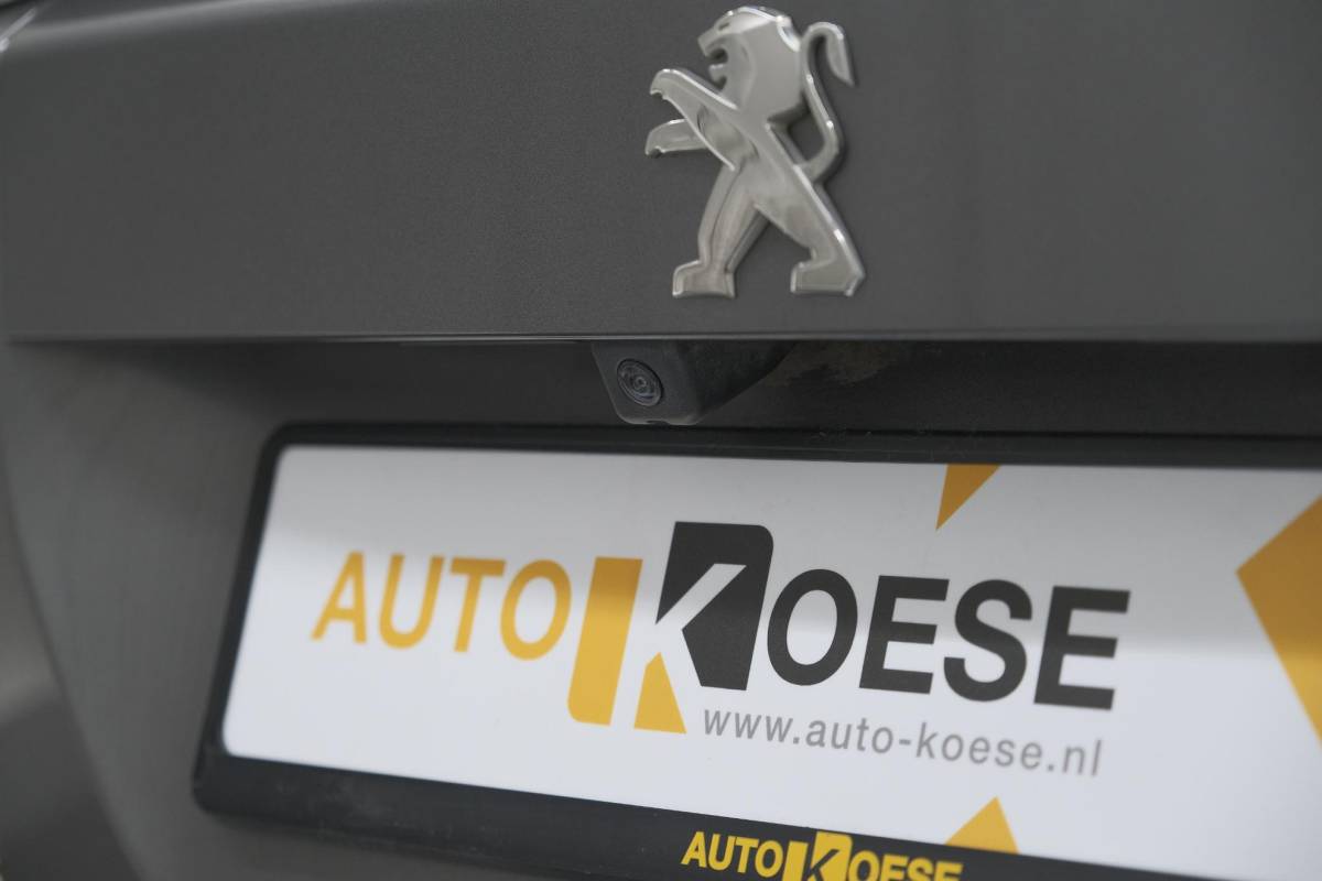Peugeot 2008 Peugeot 2008 PureTech 130 GT Pack | Leer-Pakket | Dodehoekdetectie | Camera | Navigatie