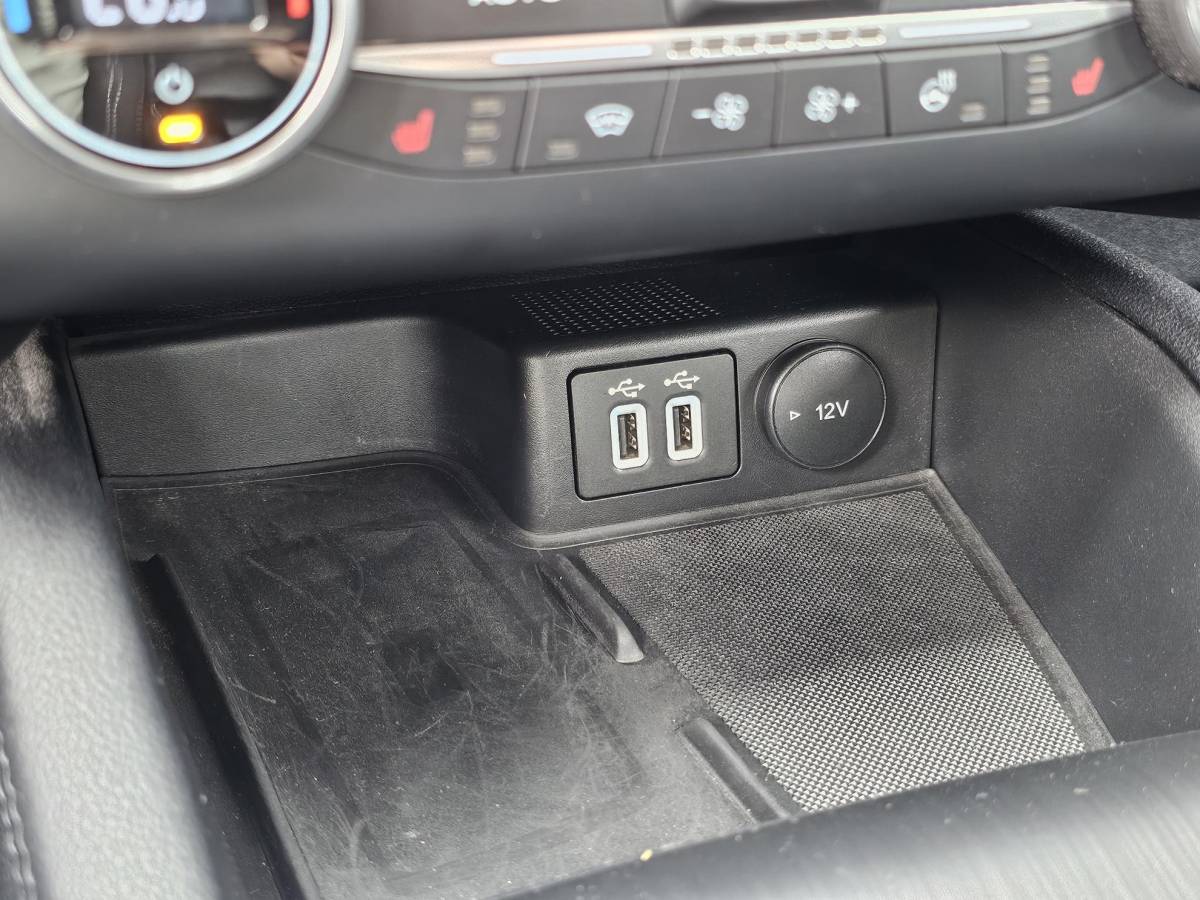 Ford Kuga Ford Kuga 2.5 PHEV Titanium | Adaptive cruise control | Camera | Dodehoeksensoren | Head up display | Koplampen adaptief